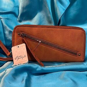 Free People vegan wristlet / brown / 8 card slots